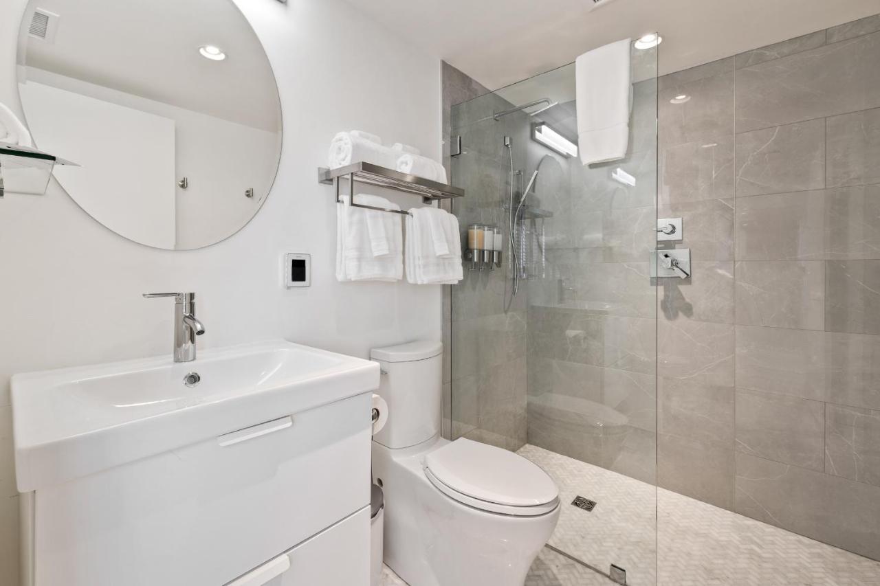 Boutique Room Steps From Downtown Mall Rose Jean Room 3 Charlottesville Bagian luar foto