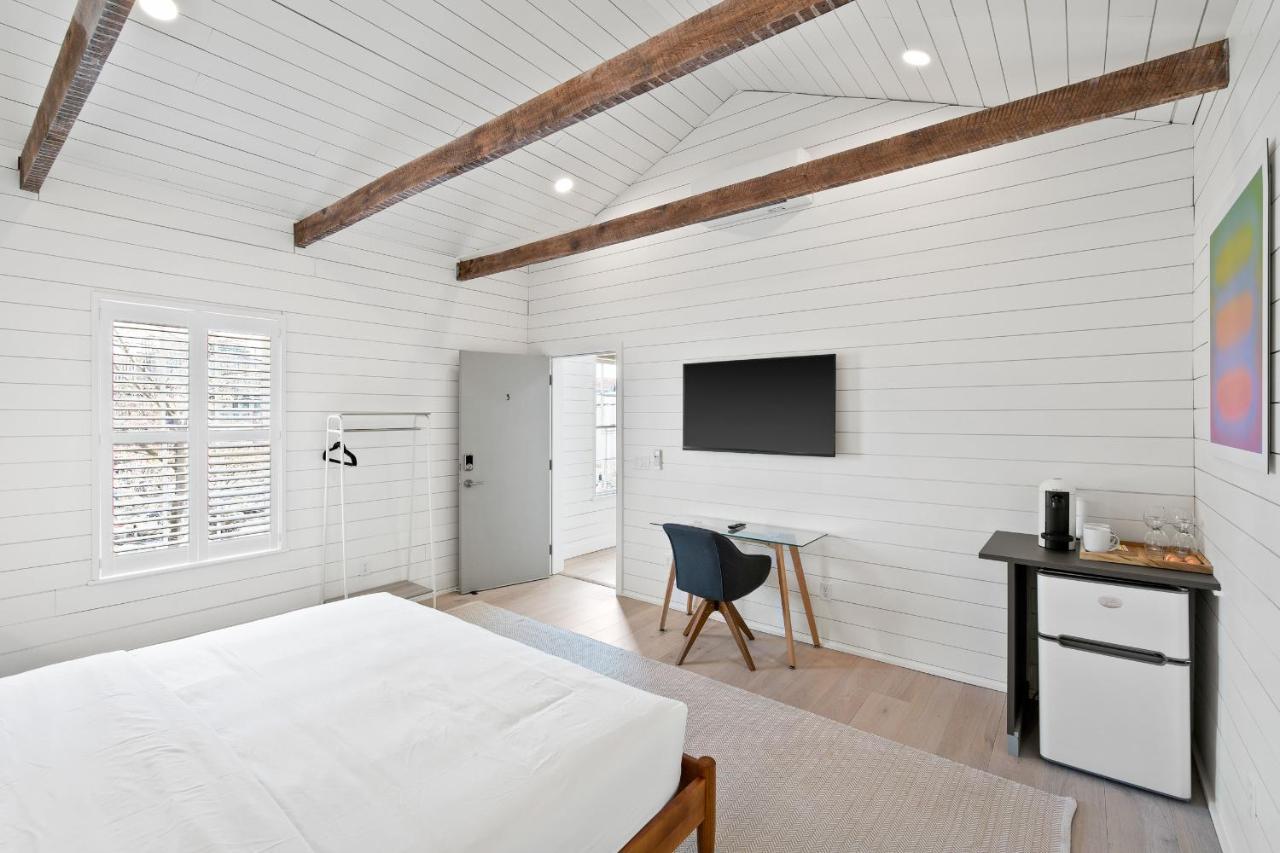 Boutique Room Steps From Downtown Mall Rose Jean Room 3 Charlottesville Bagian luar foto