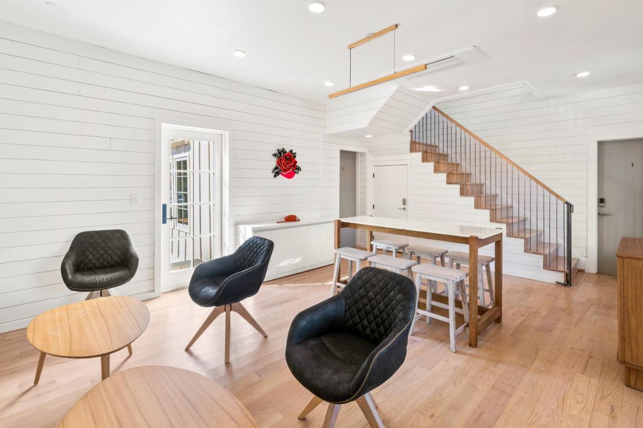Boutique Room Steps From Downtown Mall Rose Jean Room 3 Charlottesville Bagian luar foto