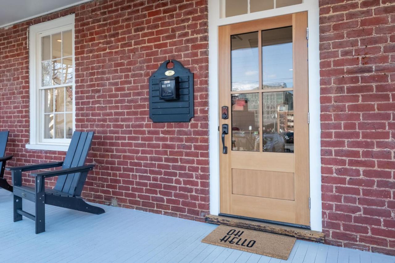 Boutique Room Steps From Downtown Mall Rose Jean Room 3 Charlottesville Bagian luar foto